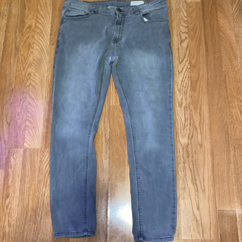 It’s a light bleach spot on left back leg.